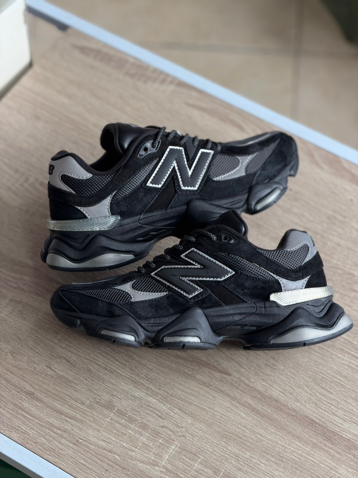 NEW BALANCE 9060 BLACK REFLECTIVE