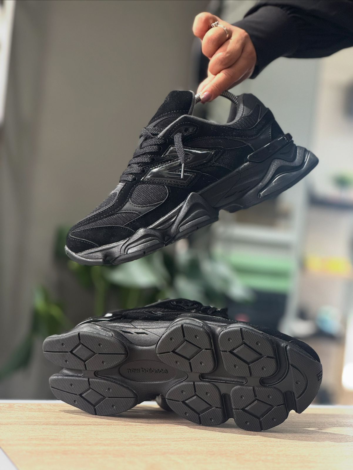 NEW BALANCE 9060 TRIPLE BLACK