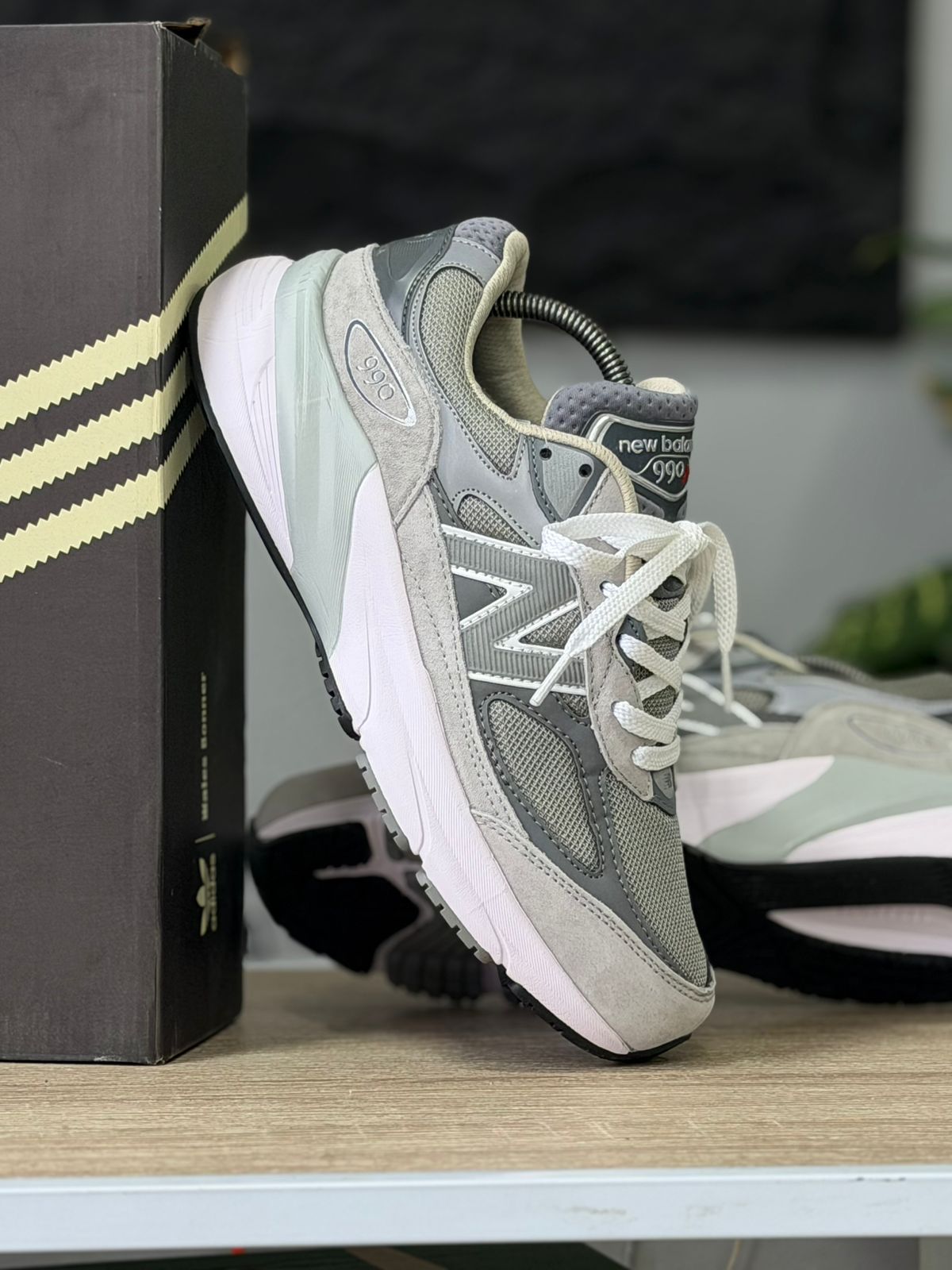 NEW BALANCE 990 V6 GRIS BLANCA