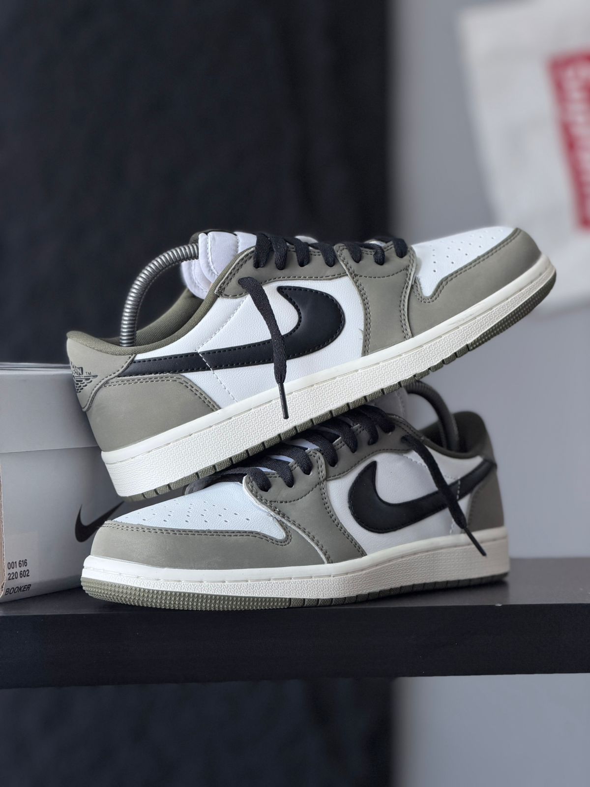 NIKE AIR  JORDAN 1 RETRO OG BARONS