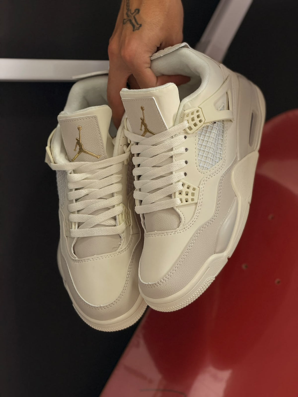 NIKE AIR JORDAN RETRO 4 BEIGE