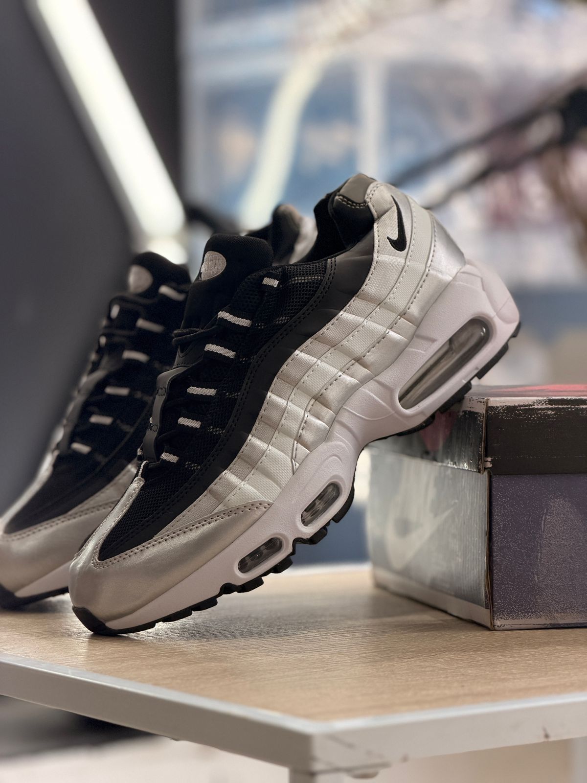 NIKE AIR MAX 95 NEGRO GRIS