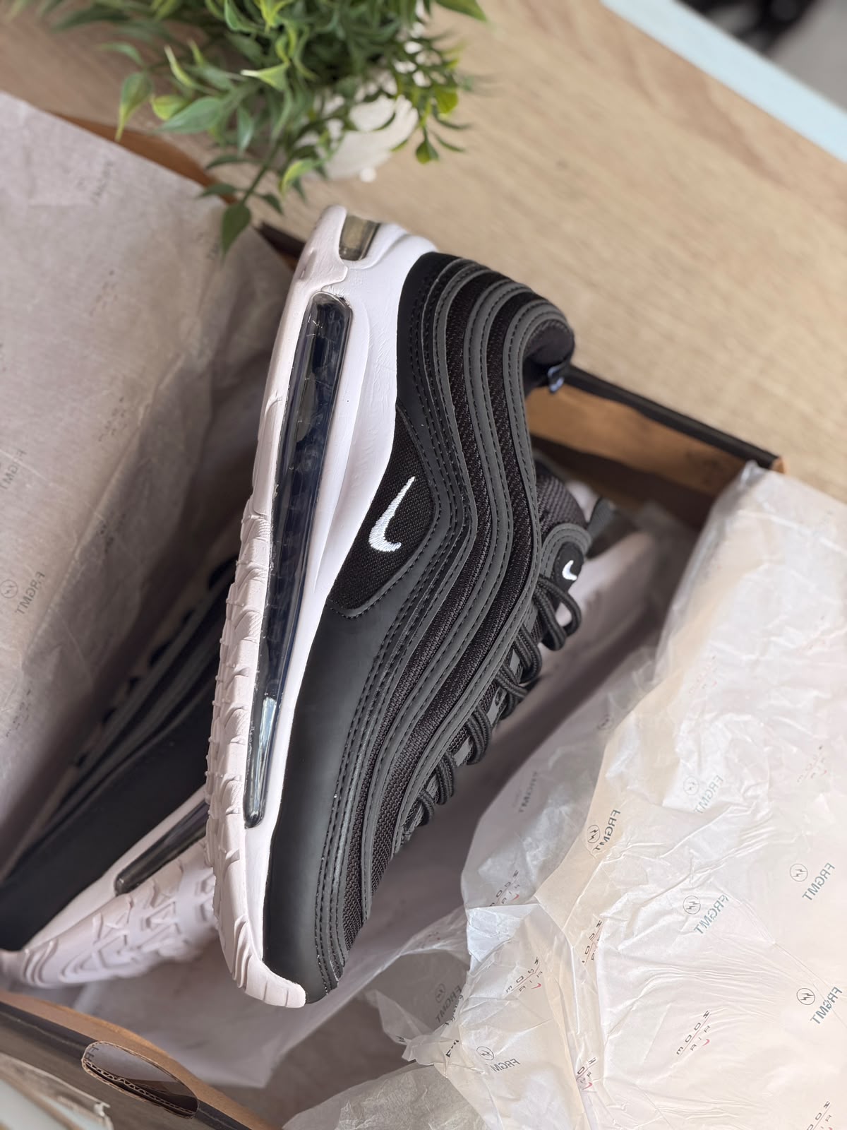 NIKE AIR MAX 97 NEGRA SUELA BLANCA