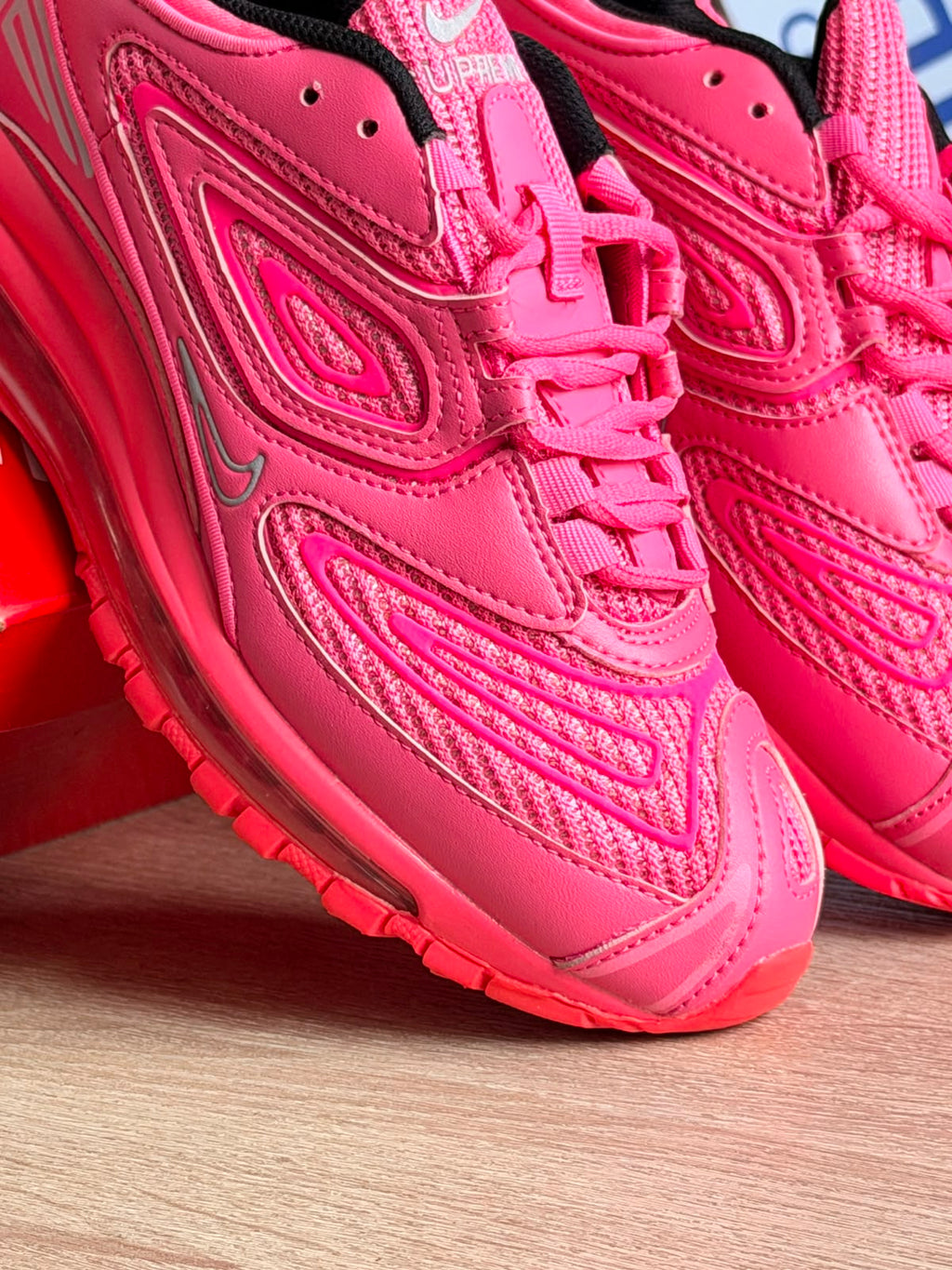 NIKE AIR MAX 98 SUPREME PINK