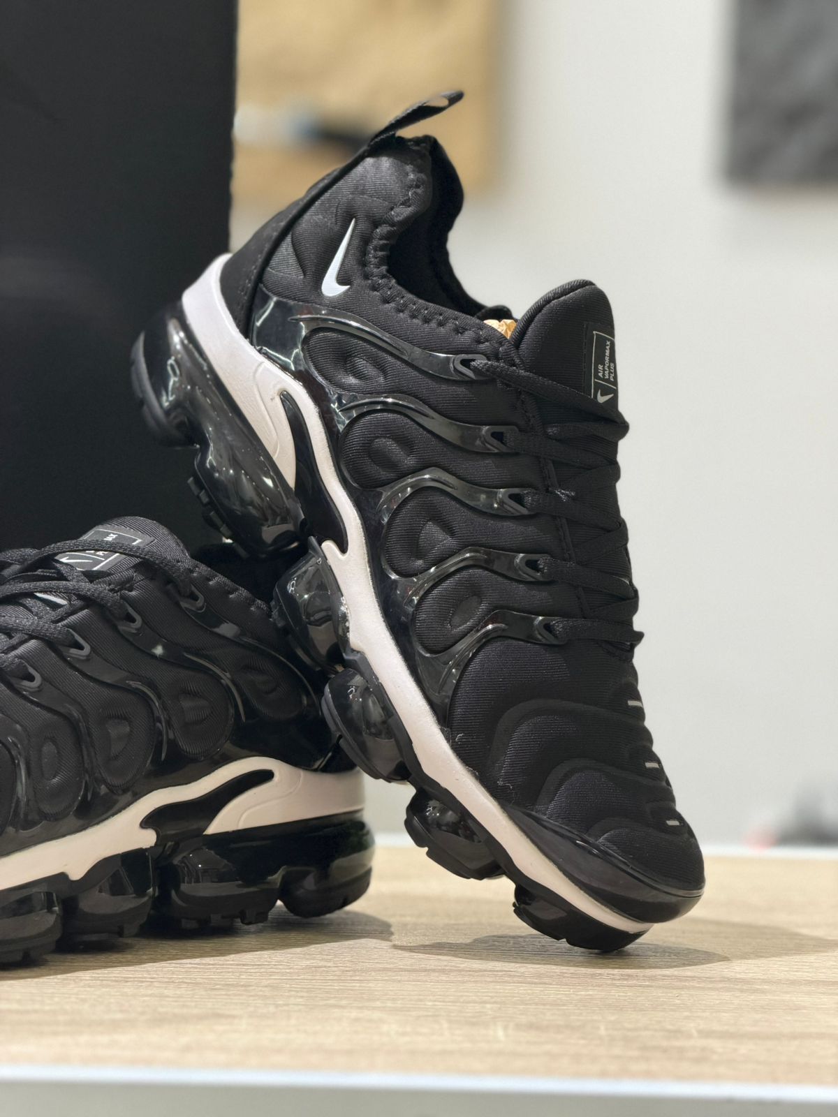 NIKE AIR VAPORMAX PLUS BLACK