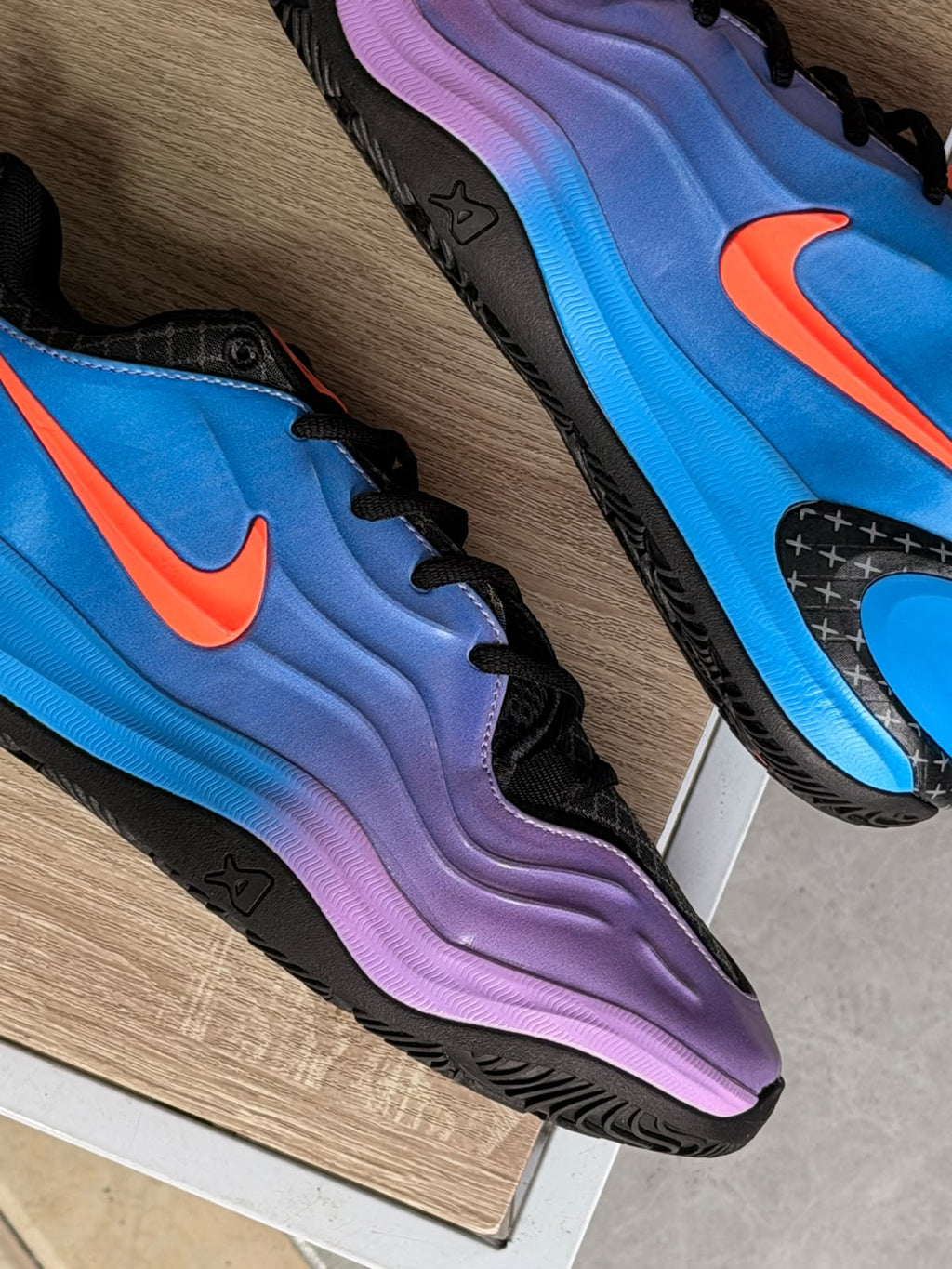NIKE A TWO