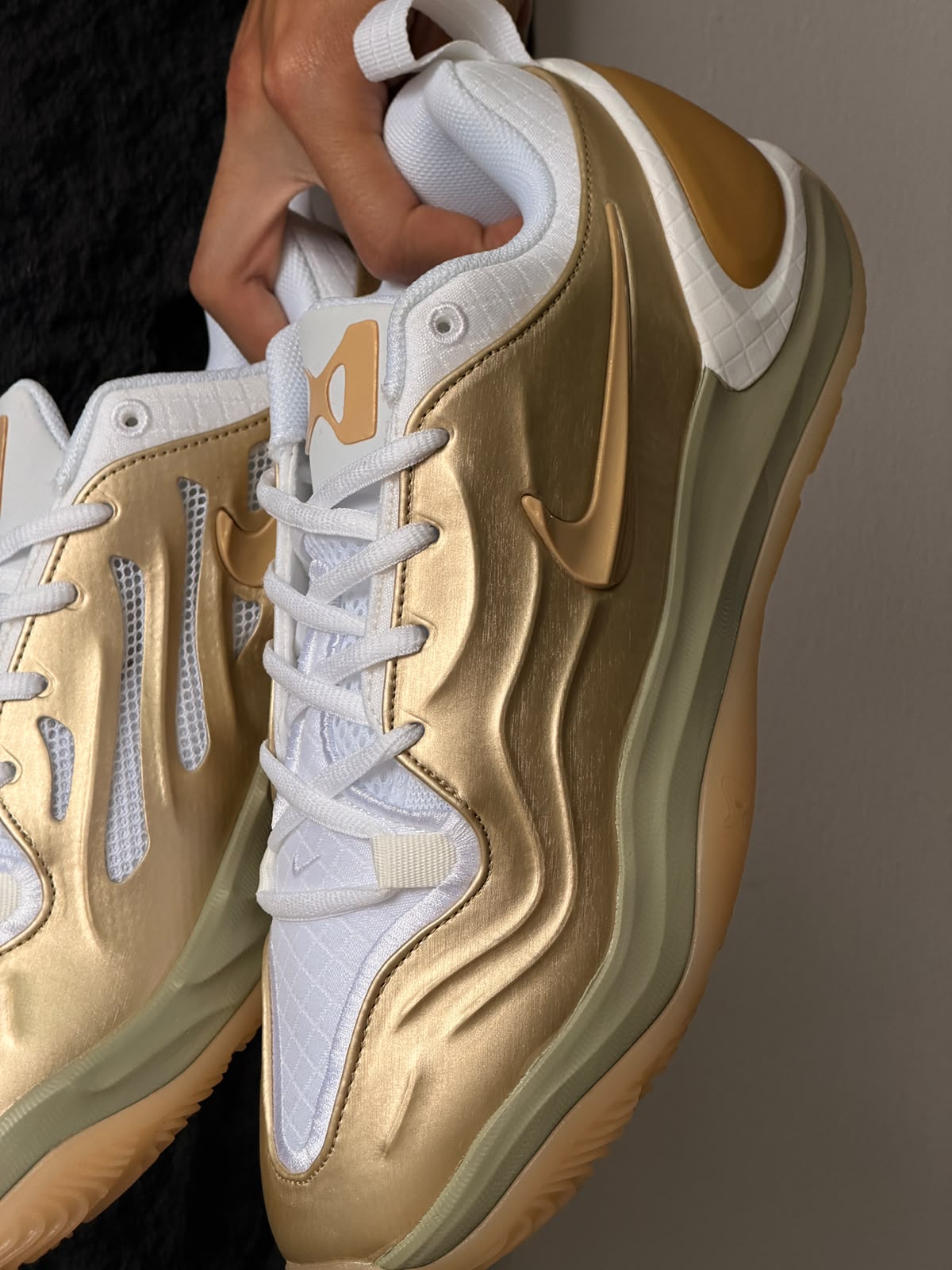 NIKE A TW OGOLD STANDARD