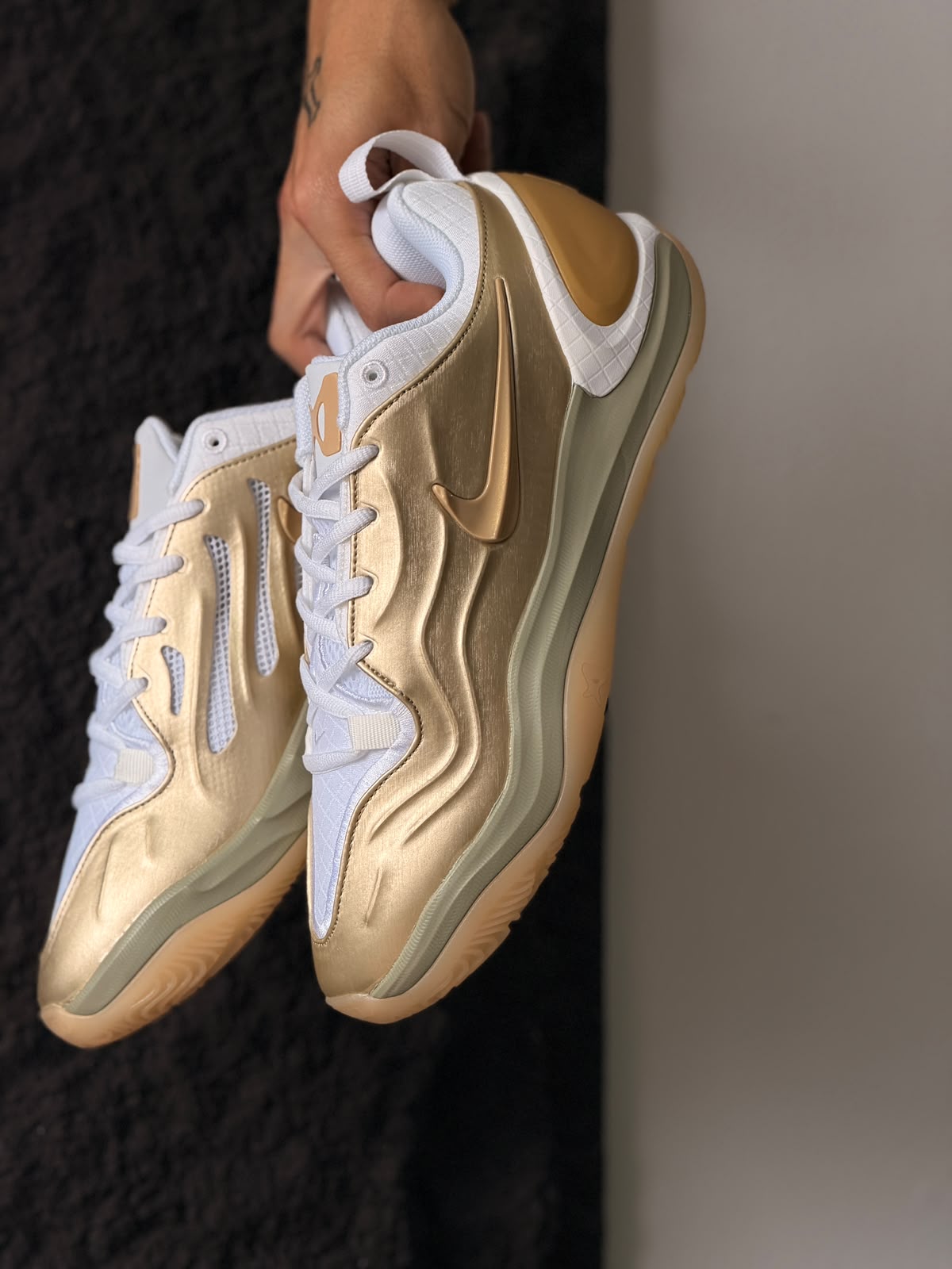 NIKE A TW OGOLD STANDARD