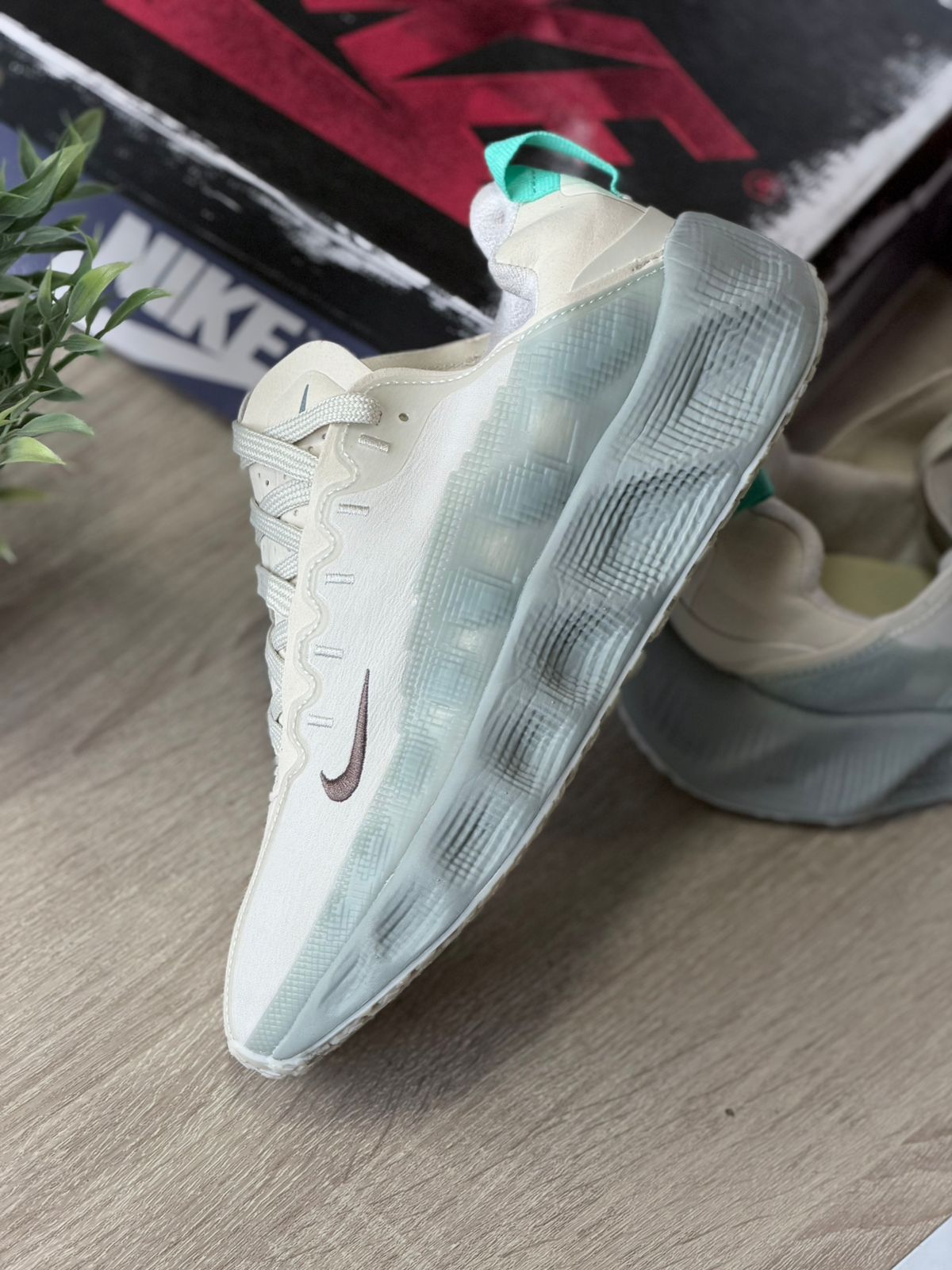 NIKE AVA ROVER LIGHT OREWOOD