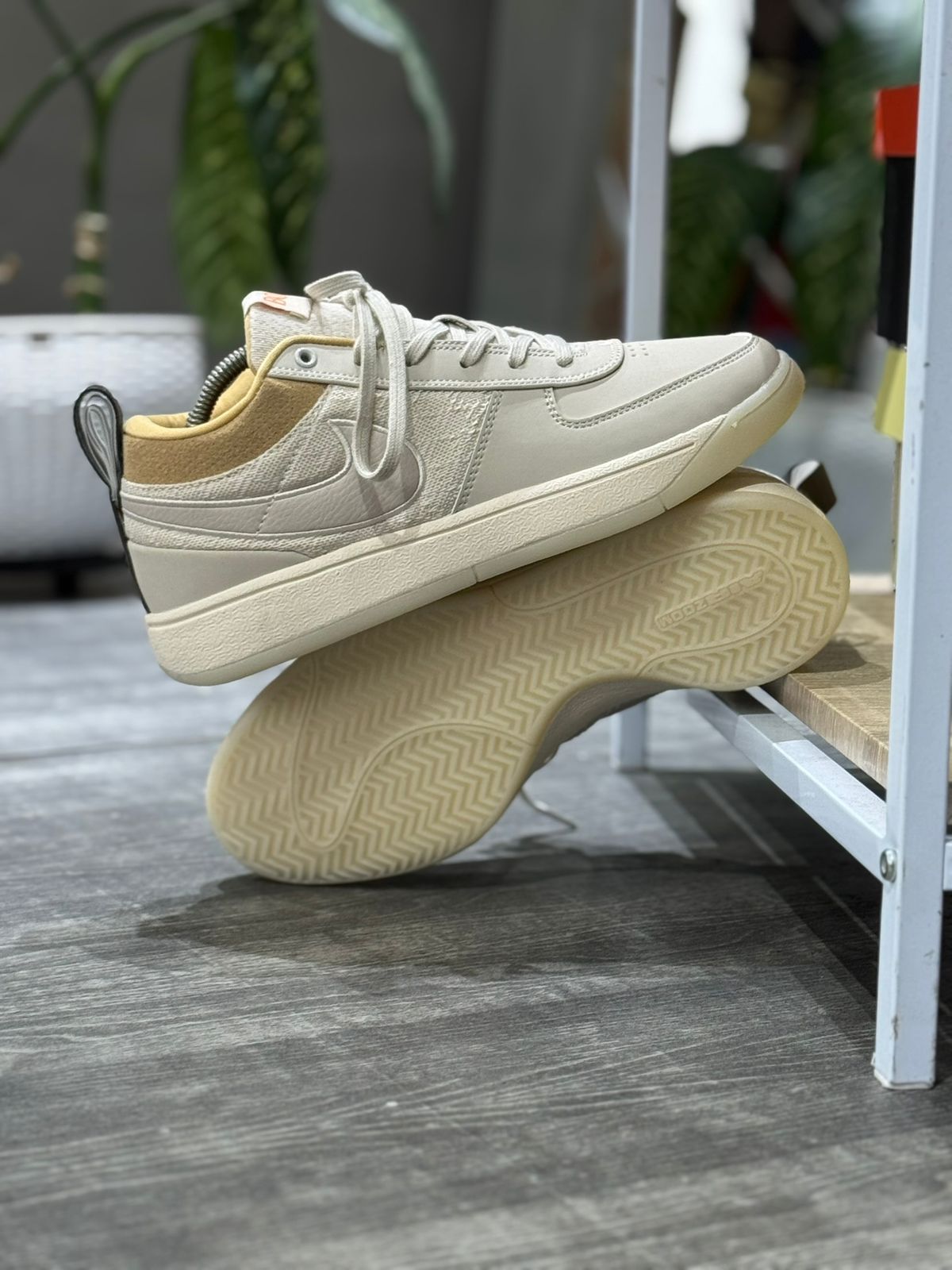 NIKE BOOK 1