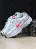 NIKE INITIATOR METALLIC