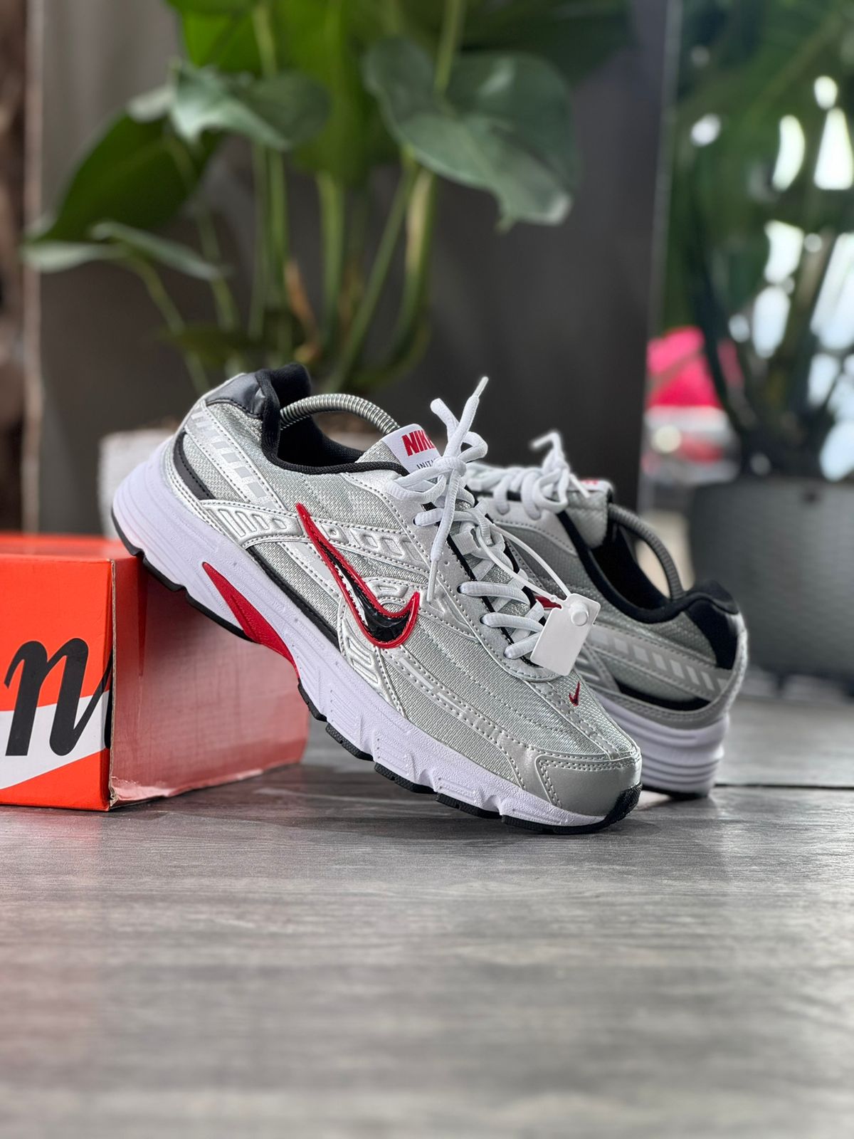 NIKE INITIATOR METALLIC SILVER AND RED