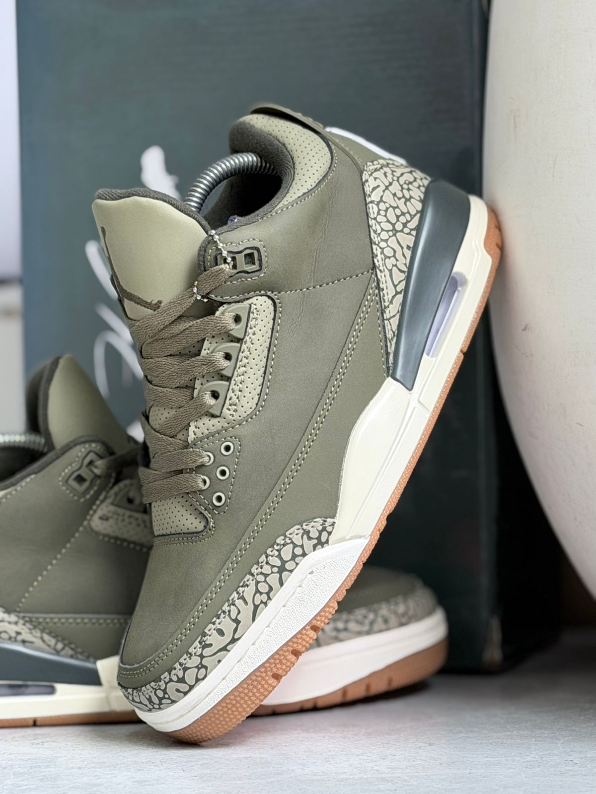 NIKE JORDAN 3 RETRO