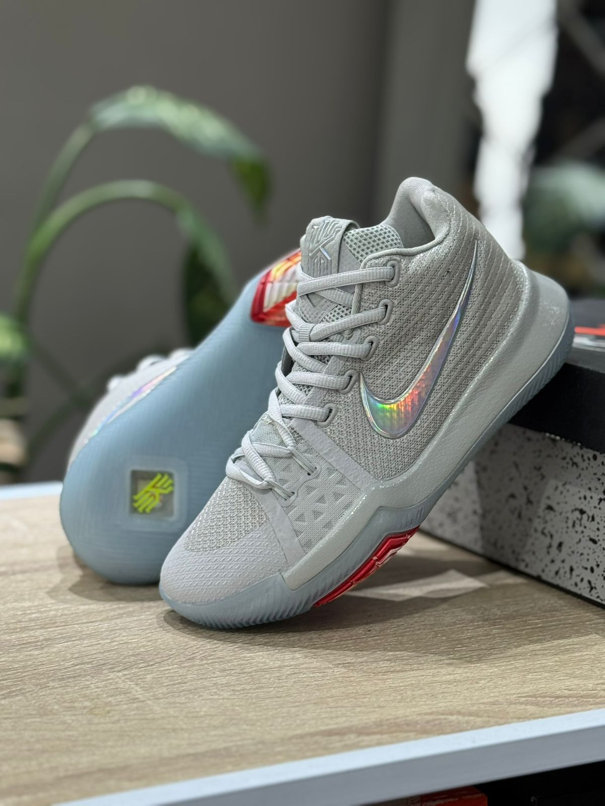 NIKE KYRIE 3 GRIS
