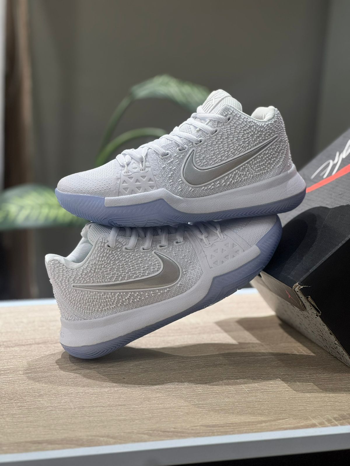 NIKE KYRIE 3 WHITE