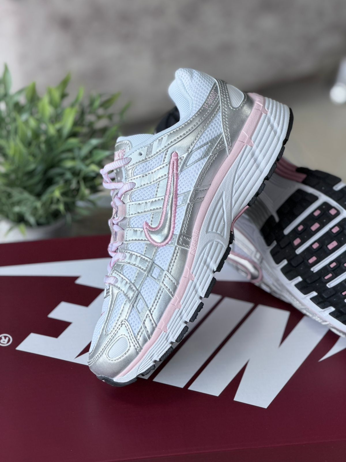 NIKE P6000 BLANCO SILVER