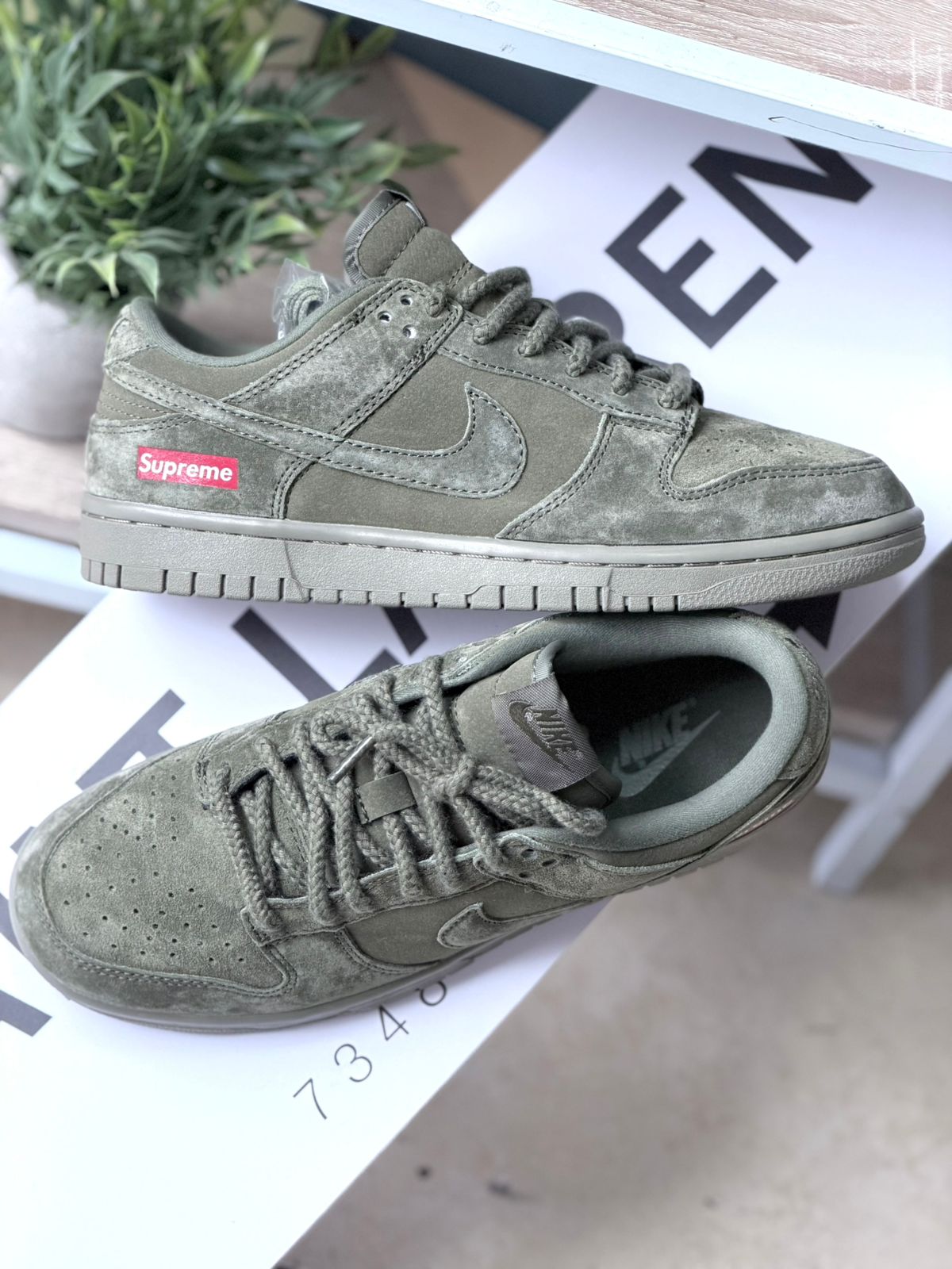 NIKE SB DUNK LOW SUPREME OLIVE