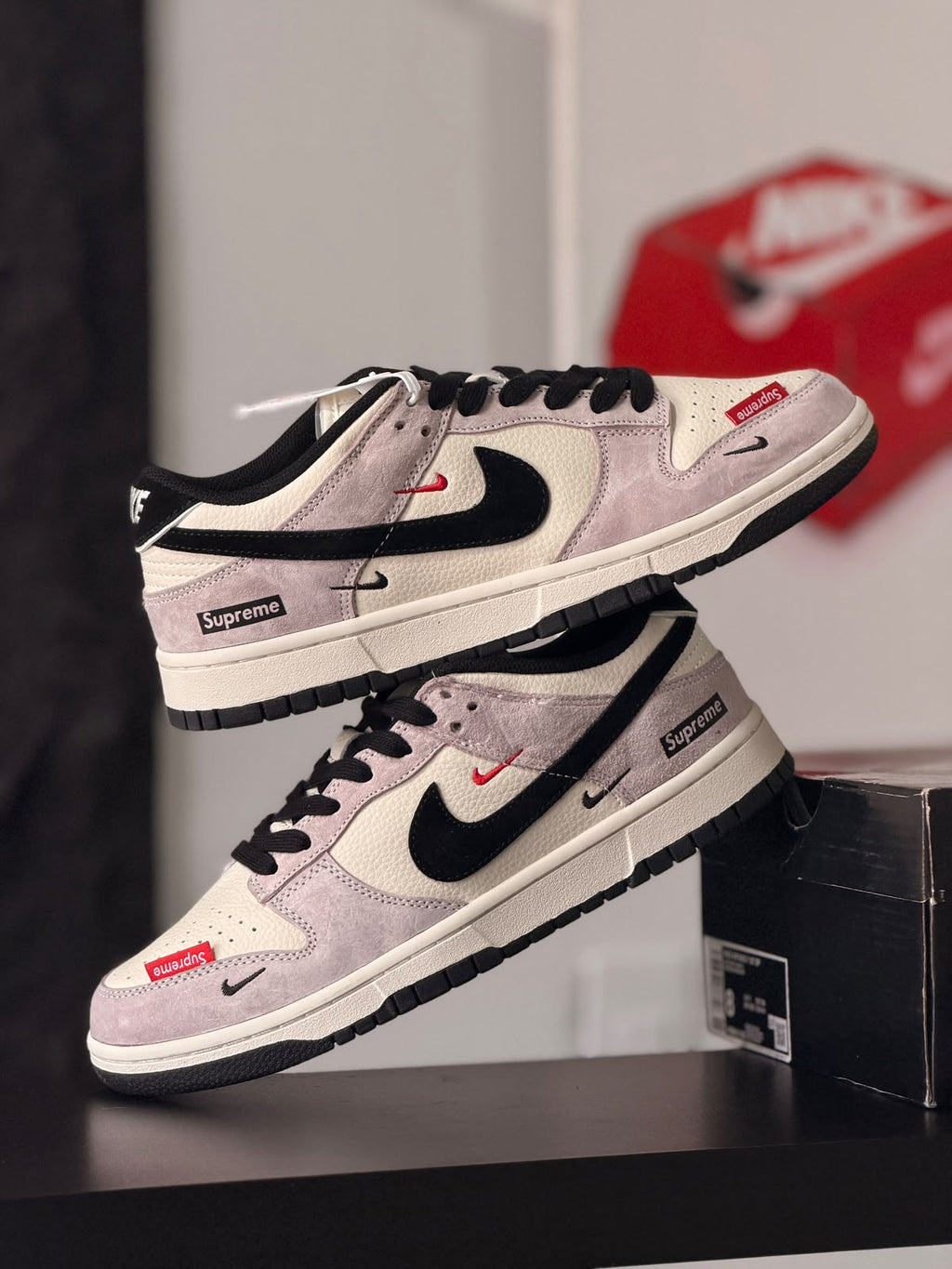 NIKE SB DUNK LOW SUPREME SWOOSH