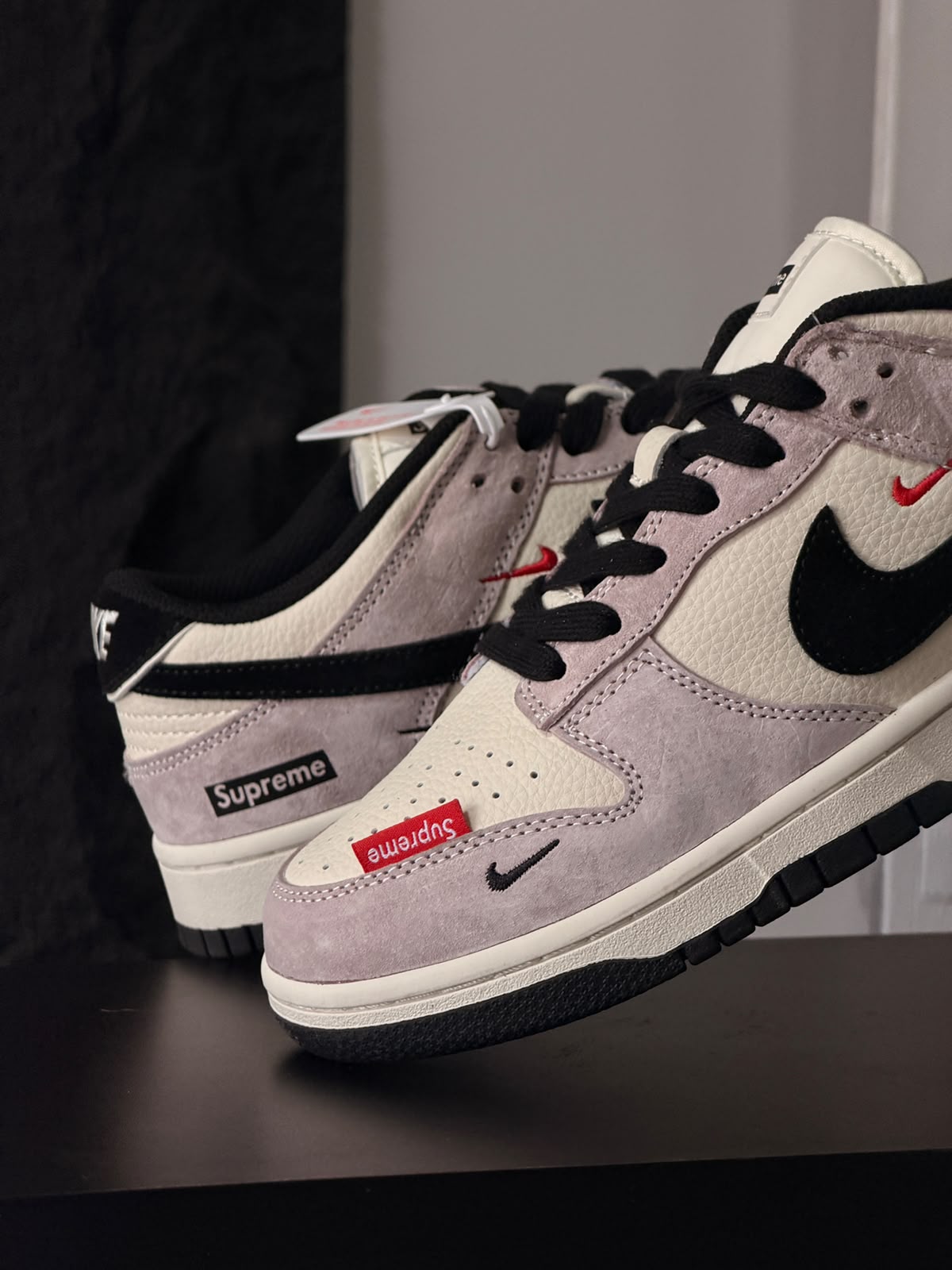 NIKE SB DUNK LOW SUPREME SWOOSH