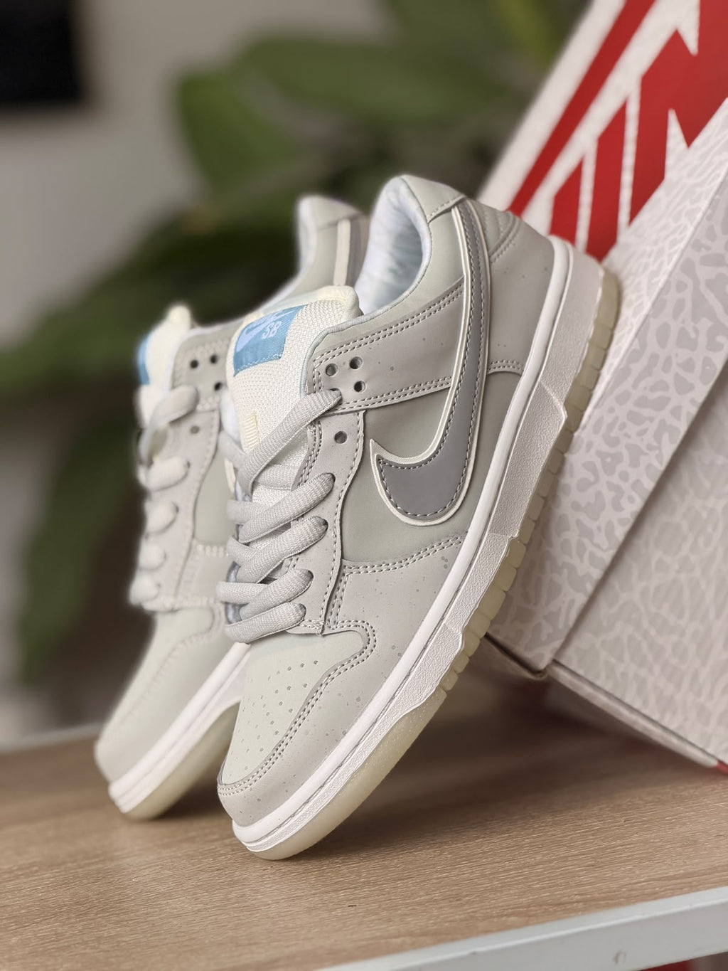 NIKE SB DUNK LOW WHITE LOBSTER
