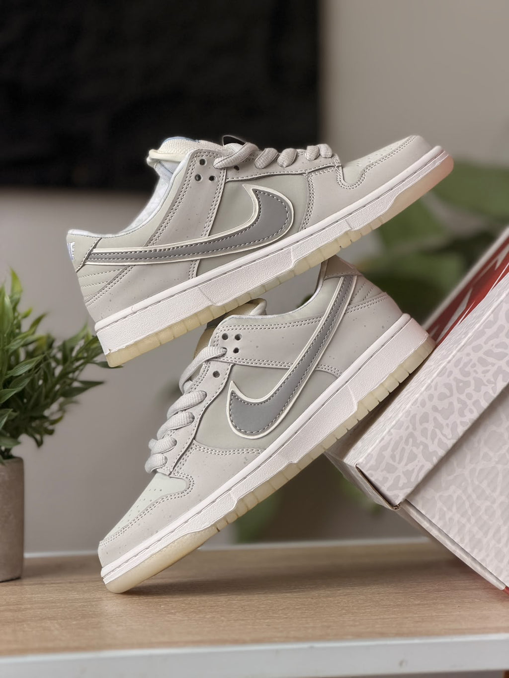 NIKE SB DUNK LOW WHITE LOBSTER