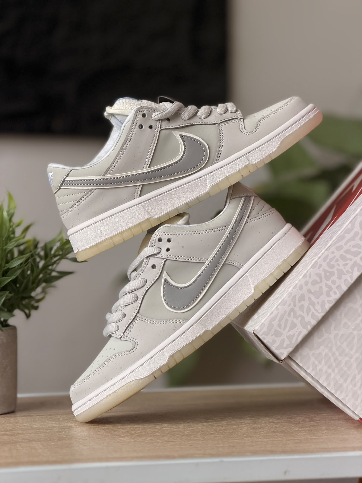 NIKE SB DUNK LOW WHITE LOBSTER