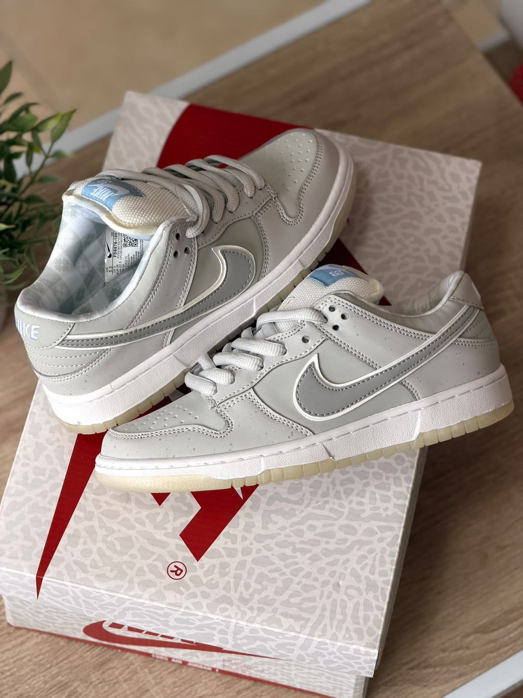 NIKE SB DUNK LOW WHITE LOBSTER