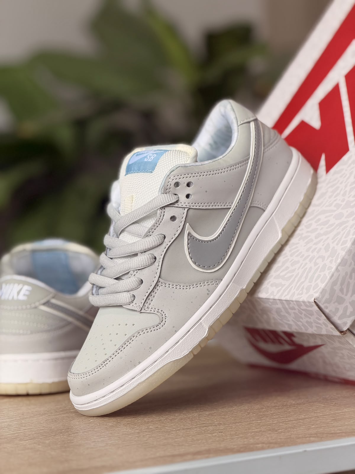 NIKE SB DUNK LOW WHITE LOBSTER