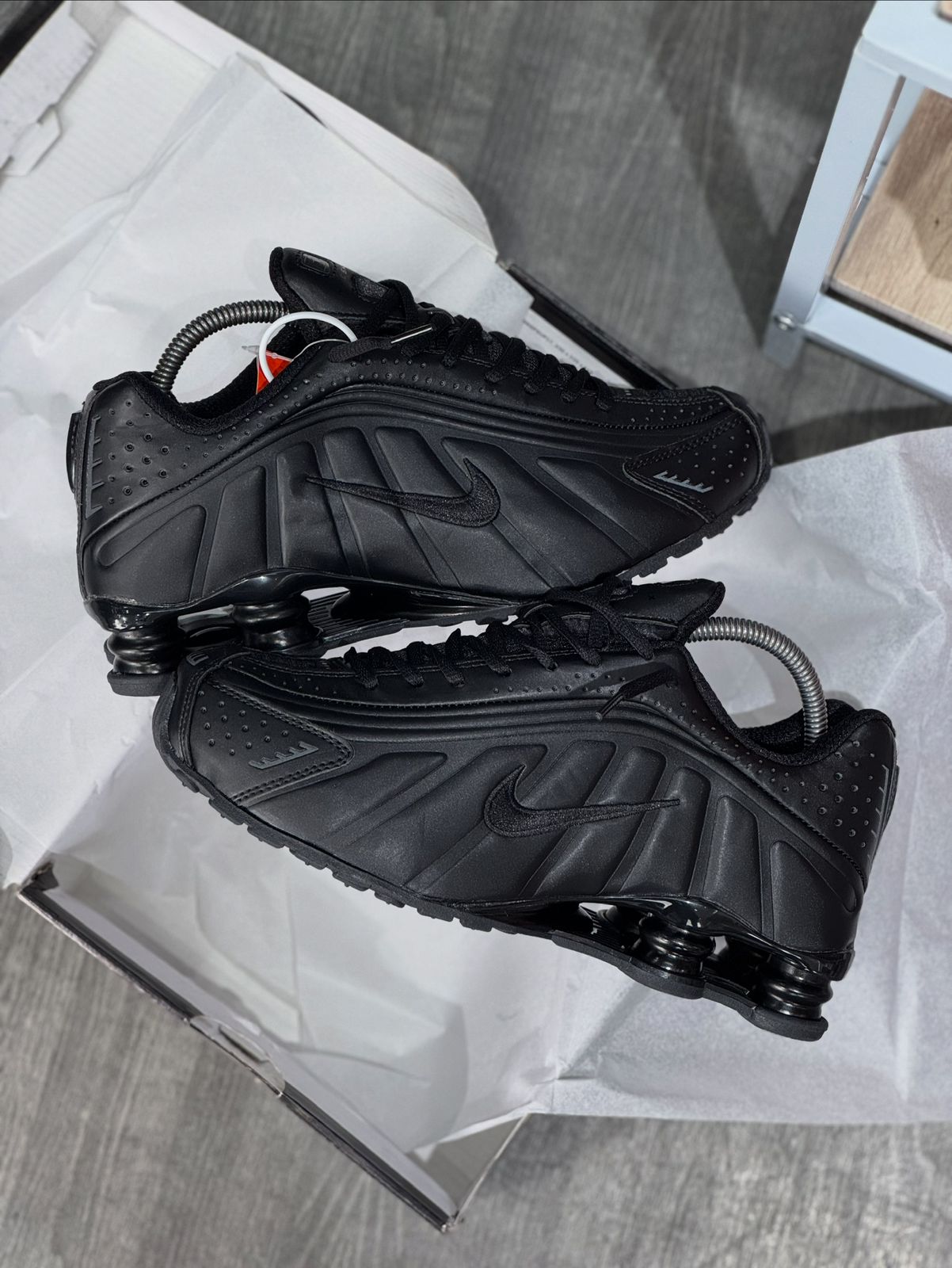 NIKE SHOX R4 BLACK