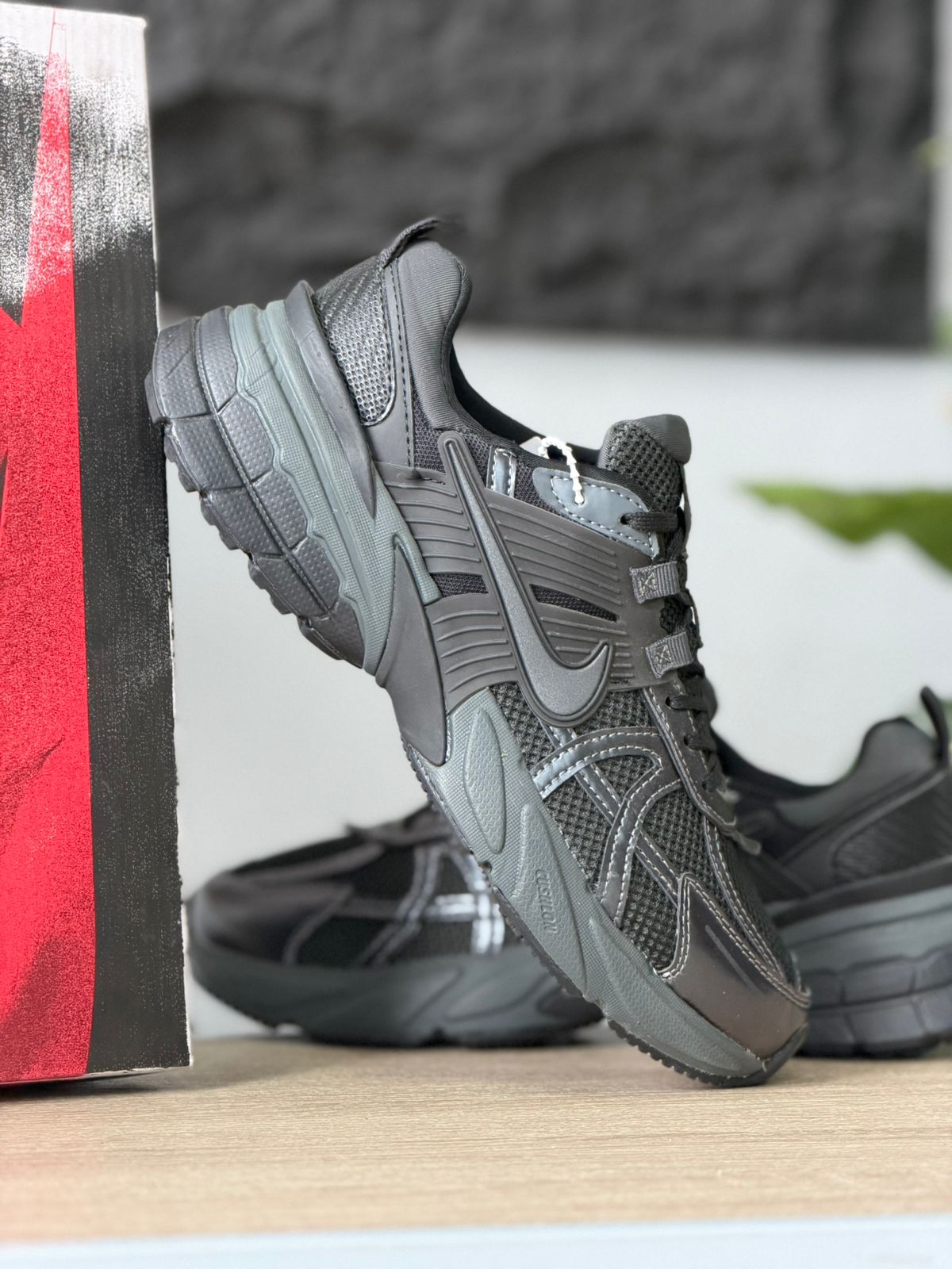NIKE V2K RUN GREY