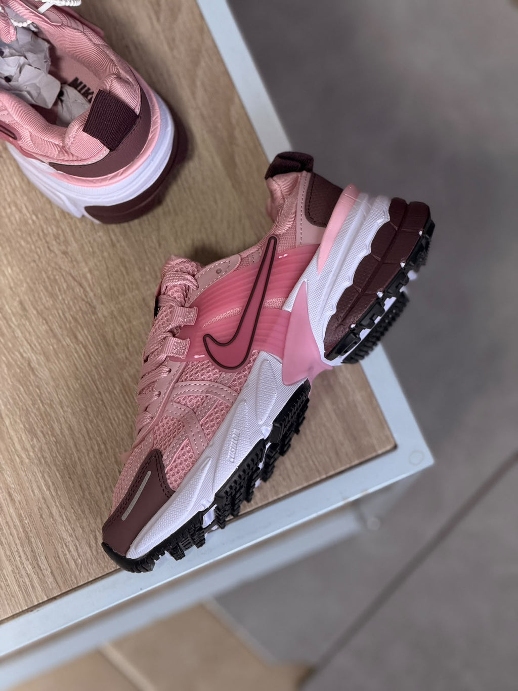 NIKE V2K RUN ROSA