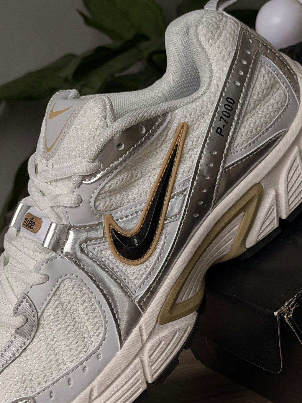NIKE V5 RNR BEIGE