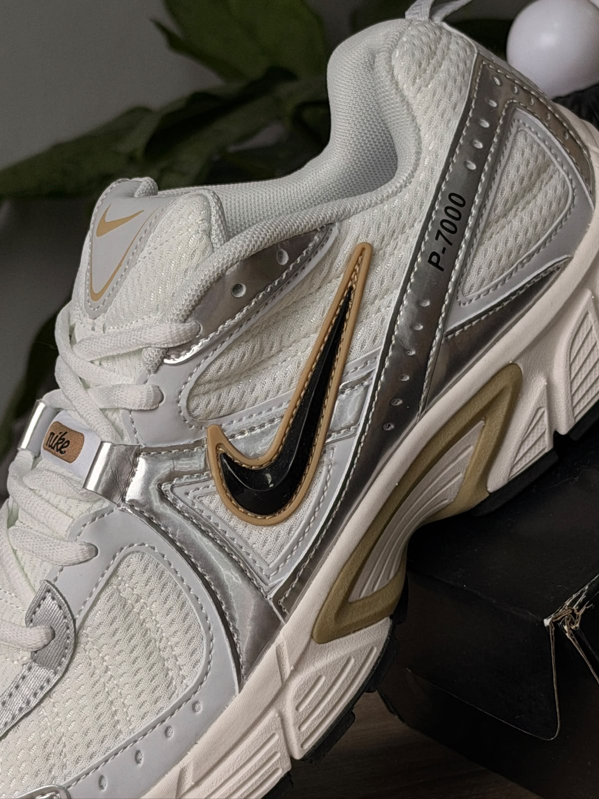 NIKE V5 RNR BEIGE