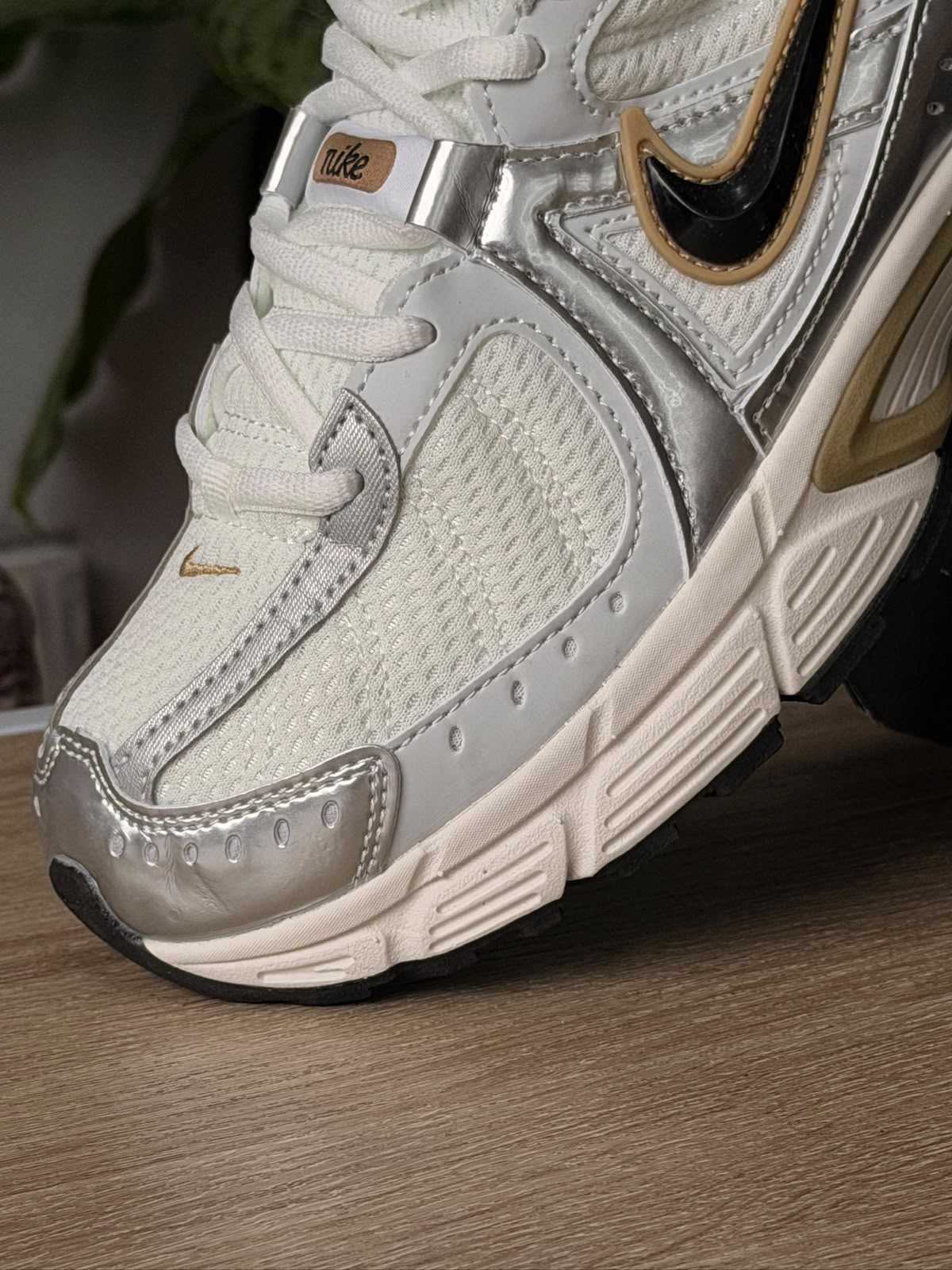 NIKE V5 RNR BEIGE