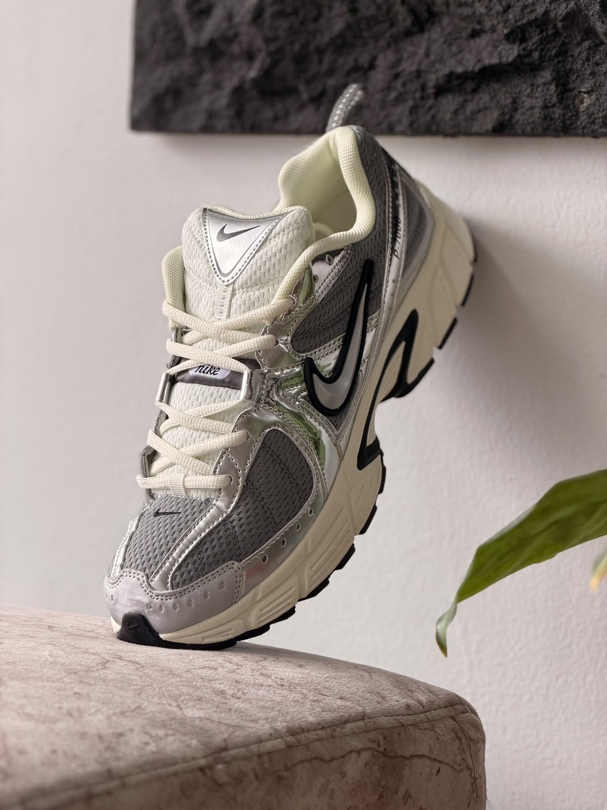 NIKE V5 RNR GRIS METALICO