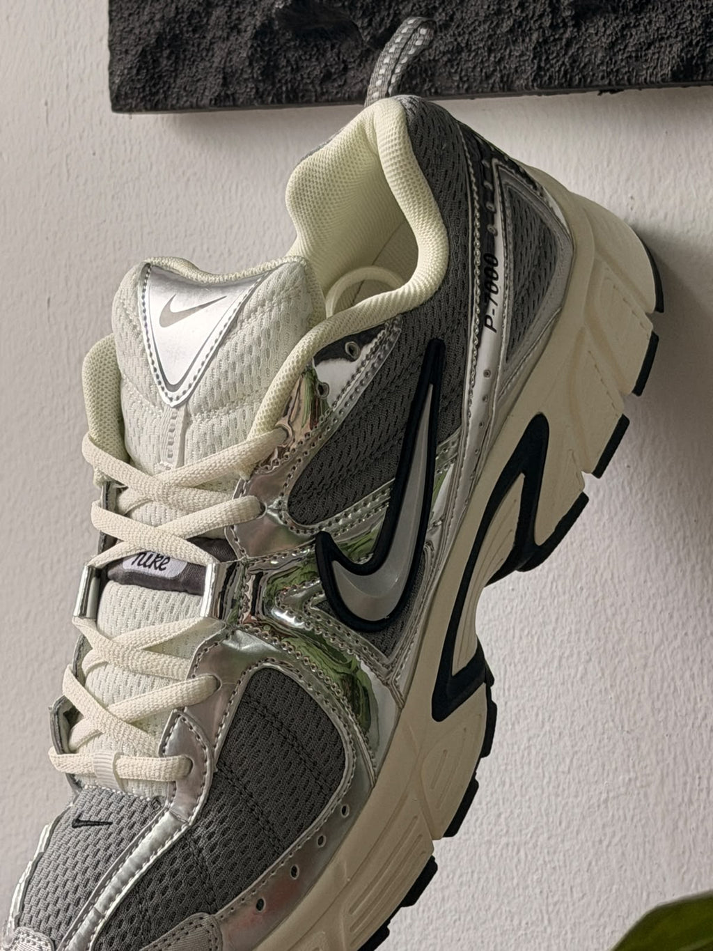 NIKE V5 RNR GRIS METALICO