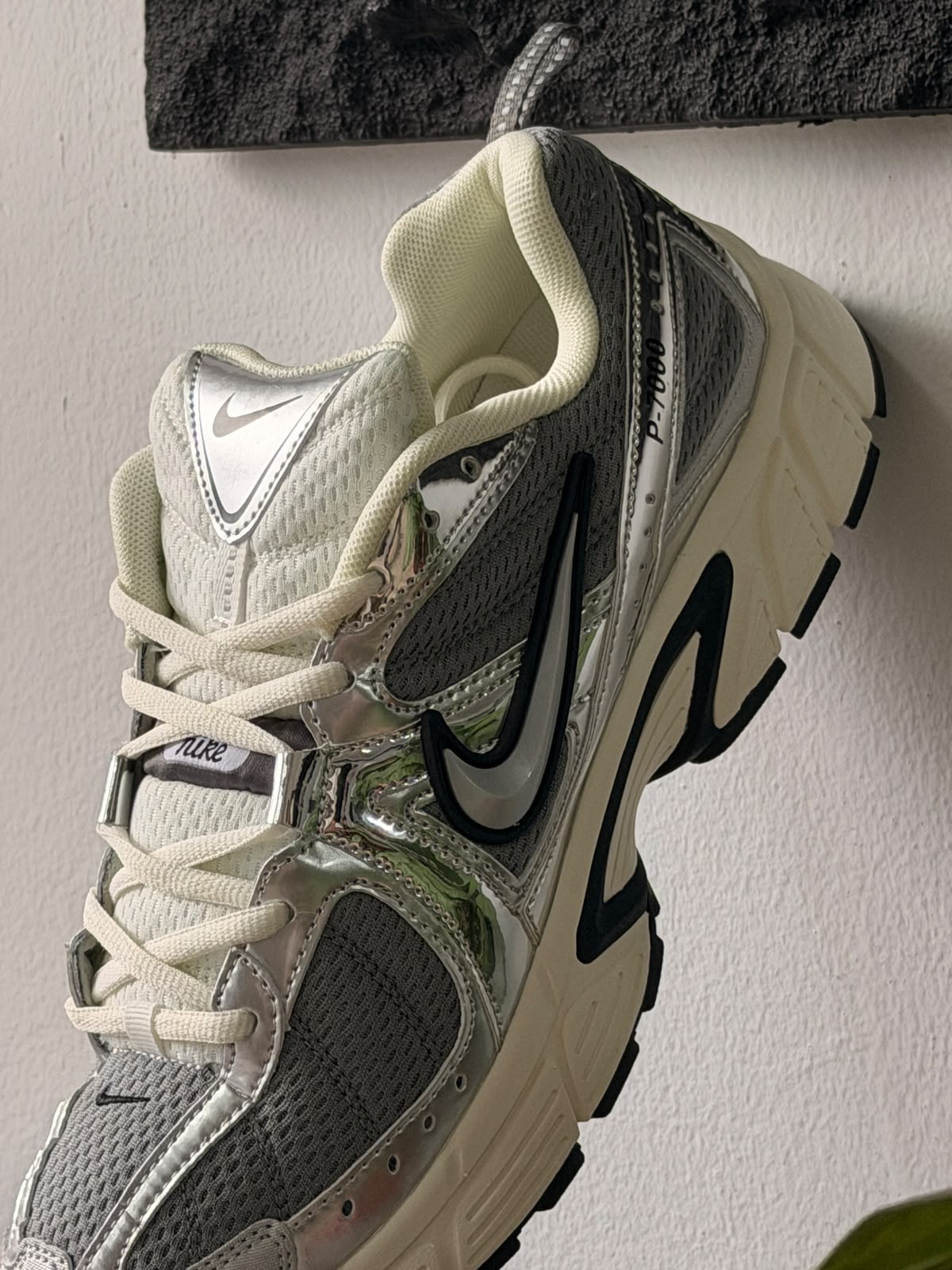 NIKE V5 RNR GRIS METALICO