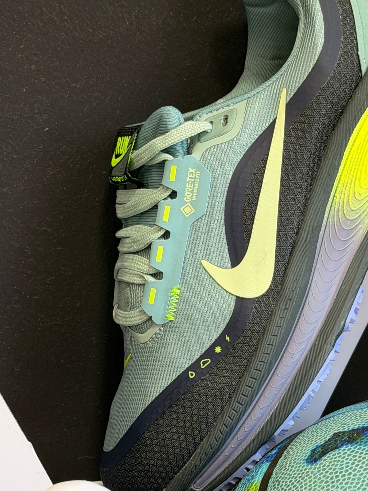 NIKE VOMERO 18 GORE-TEX AZUL