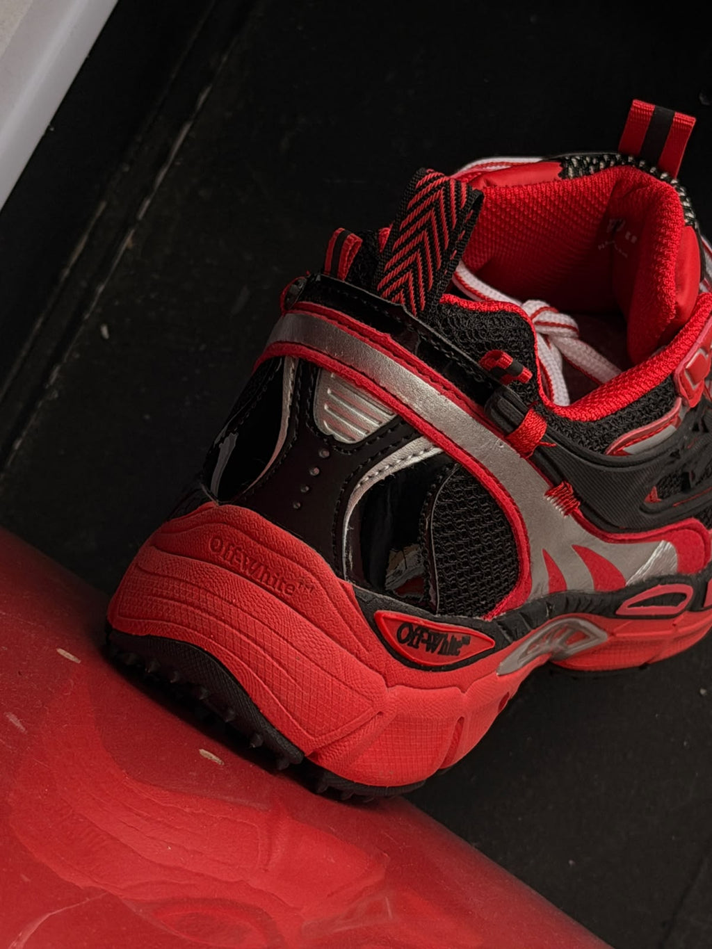 OFF-WHITE BE RIGHT BACK RED AND BLACK