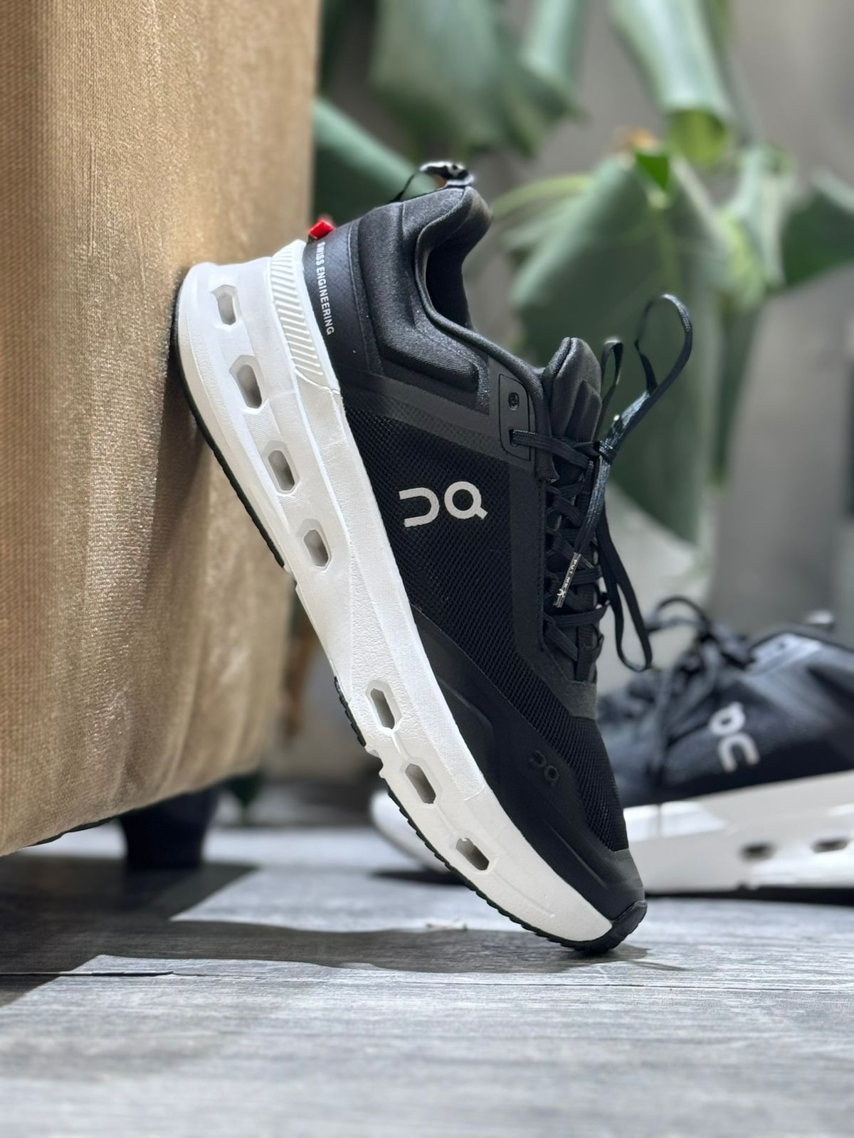 ON CLOUD BLACK