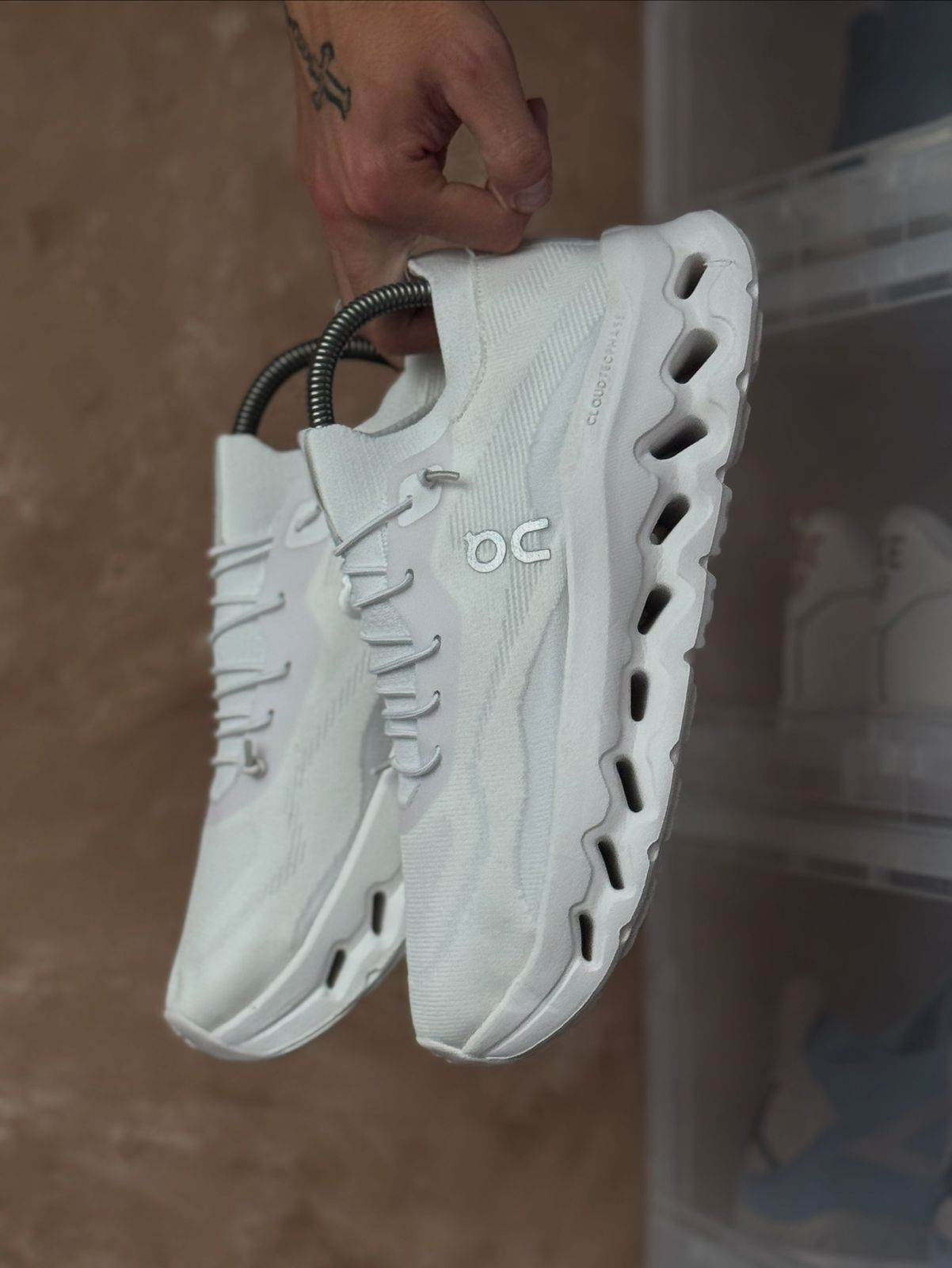 ON CLOUD WHITE