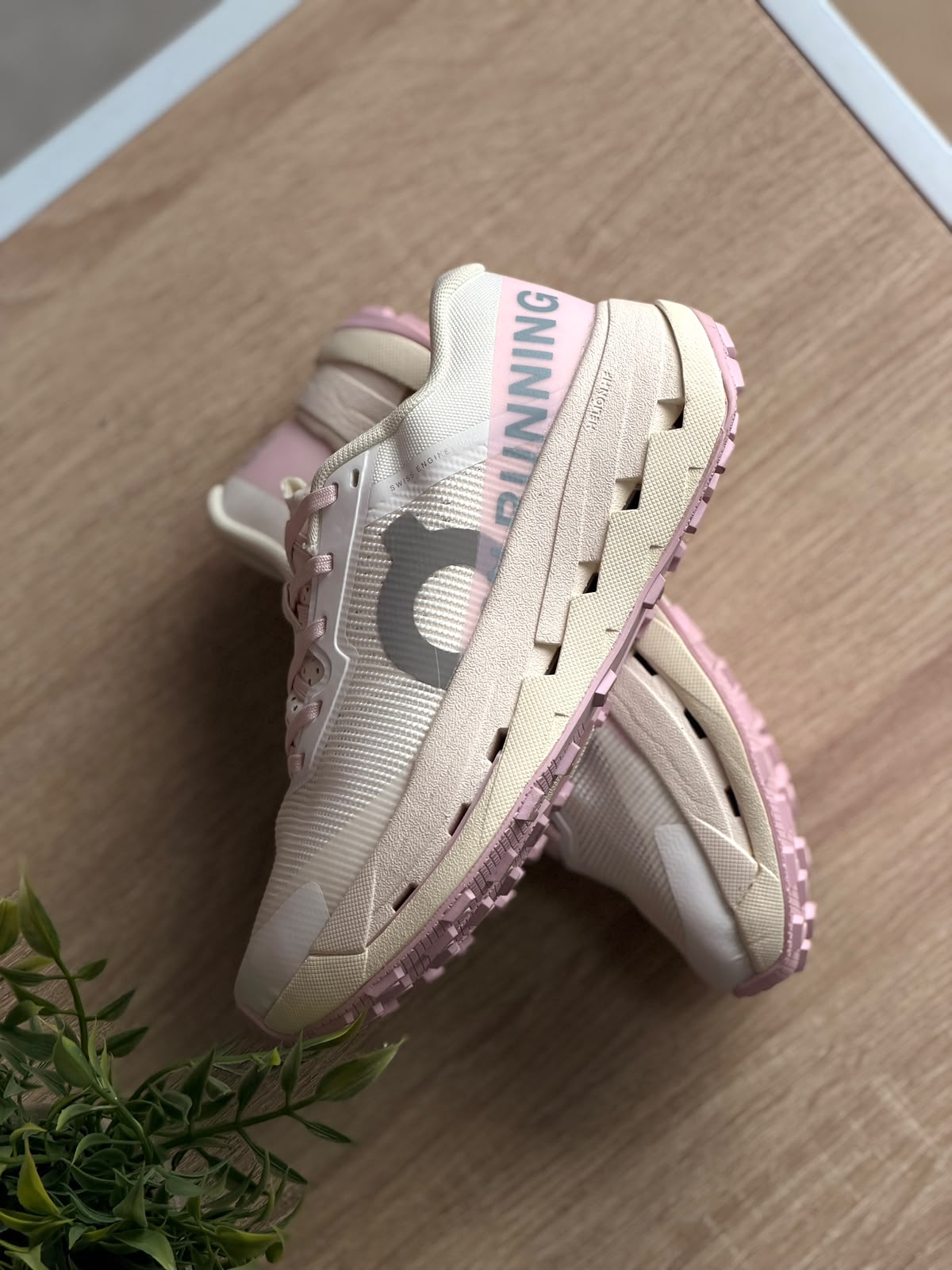 ON RUNNING BLANCO ROSA