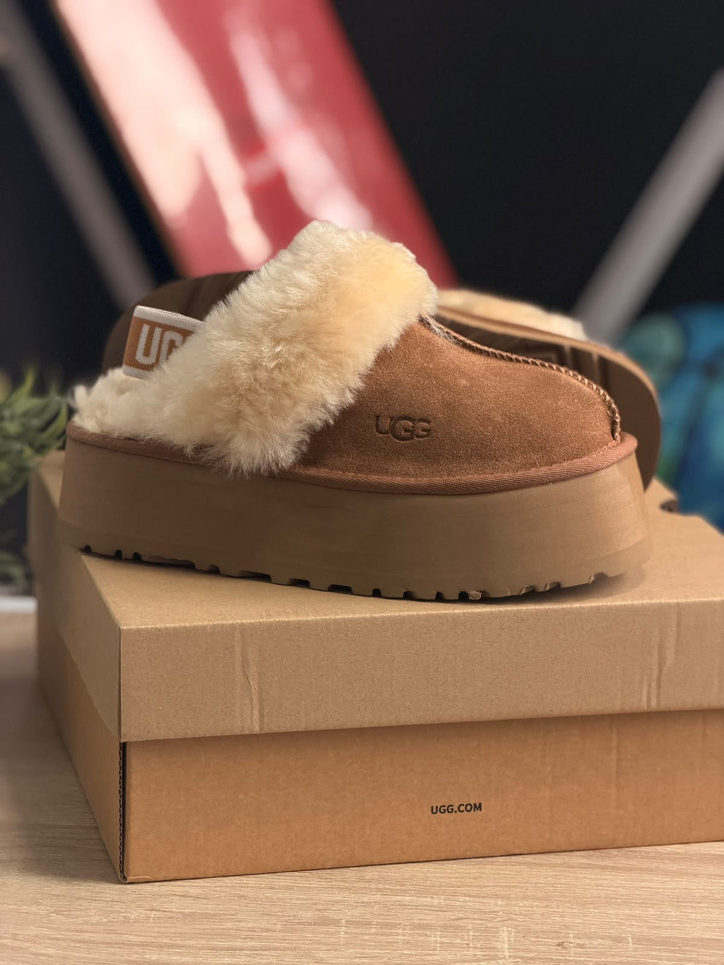 PANTUFLAS UGG CASTAÑO