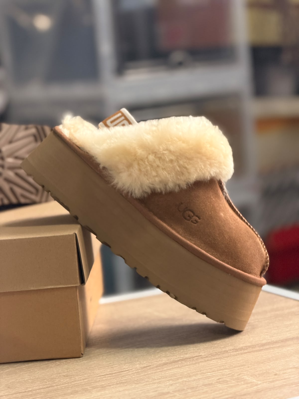 PANTUFLAS UGG CASTAÑO