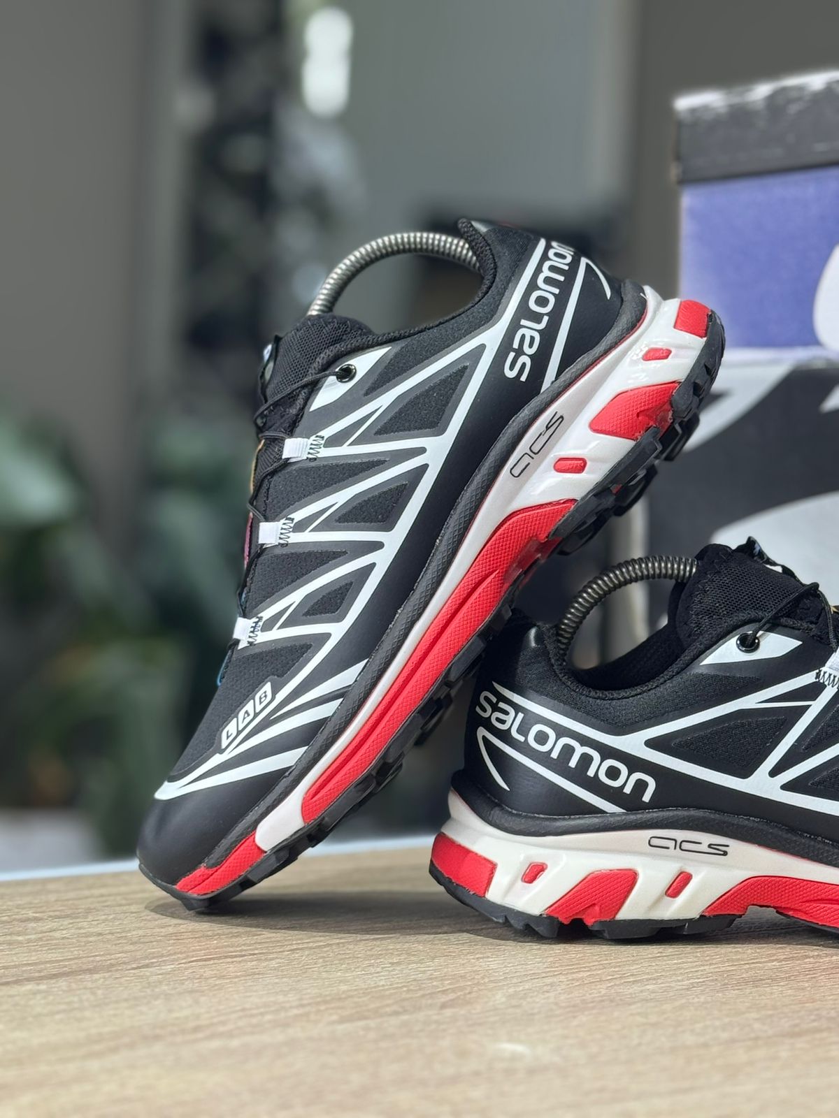 SALOMON XT-6 BLACK AND RED