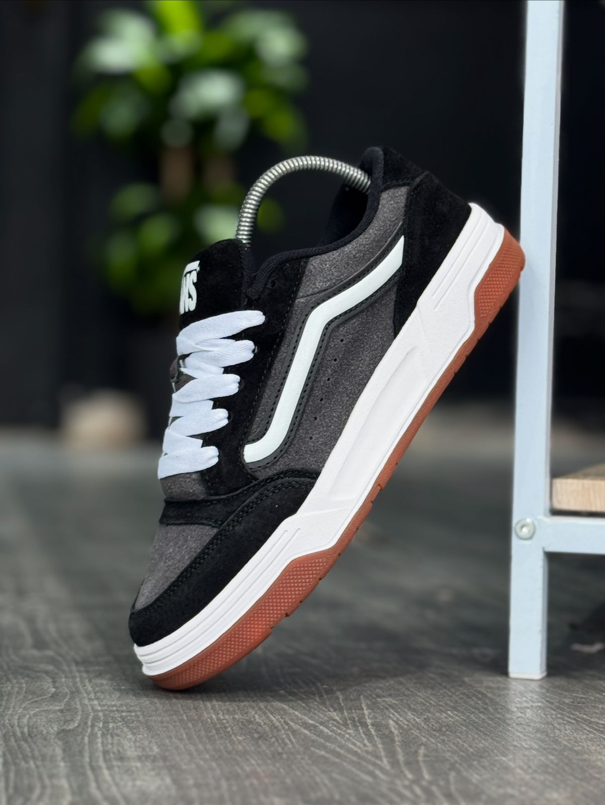 VANS HYLANE GREY AND BLACK